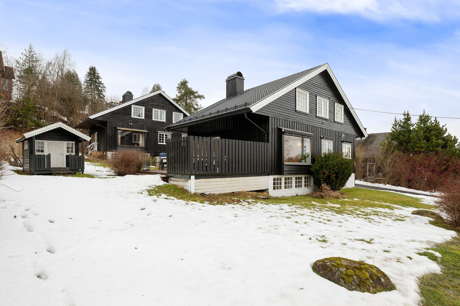 Solrik terrasse og hage Galleribilde