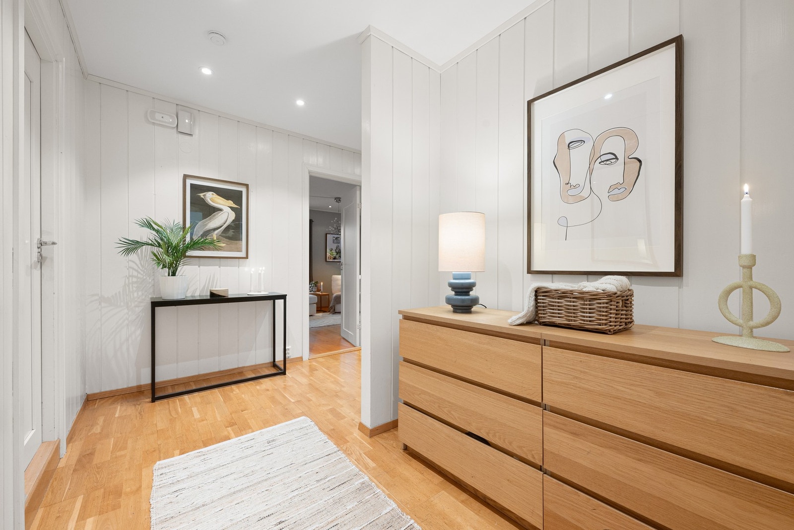 Gang med plass til garderobe Galleribilde