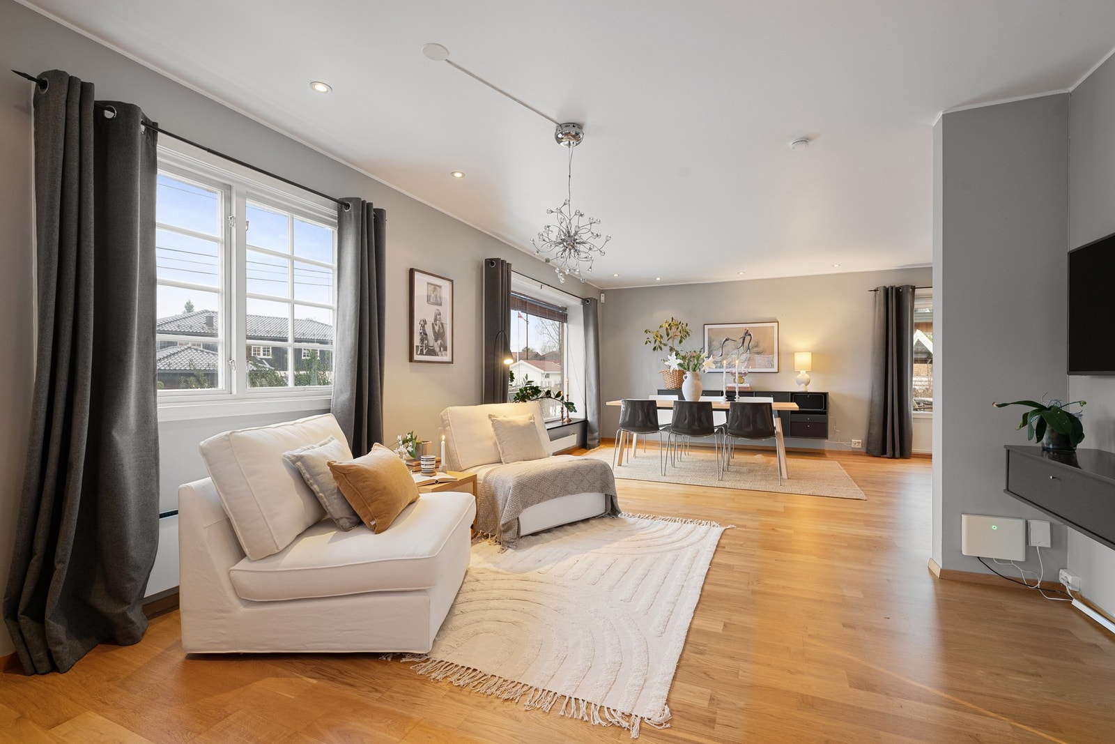 Rommet har fine soner og gode innredningsmuligheter Galleribilde