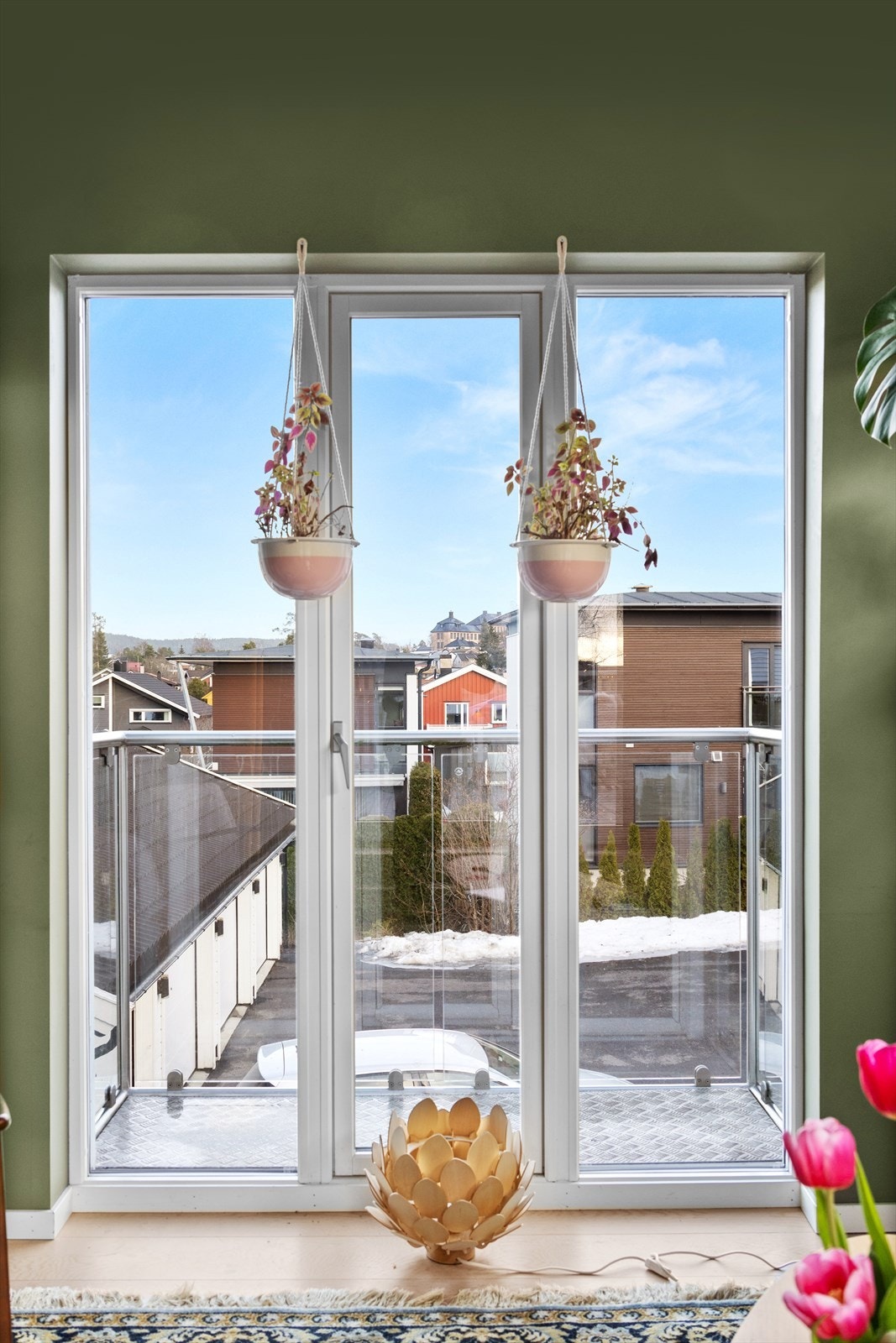 I andre etasje er det to franske balkonger. Galleribilde