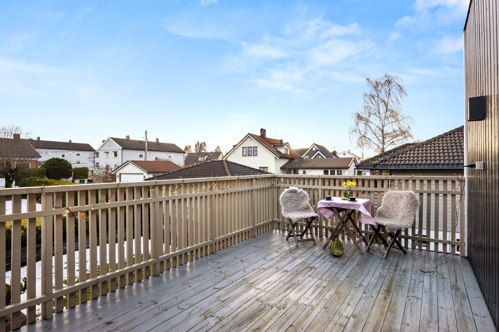 Balkongen har belysning og stikkontakt. Galleribilde