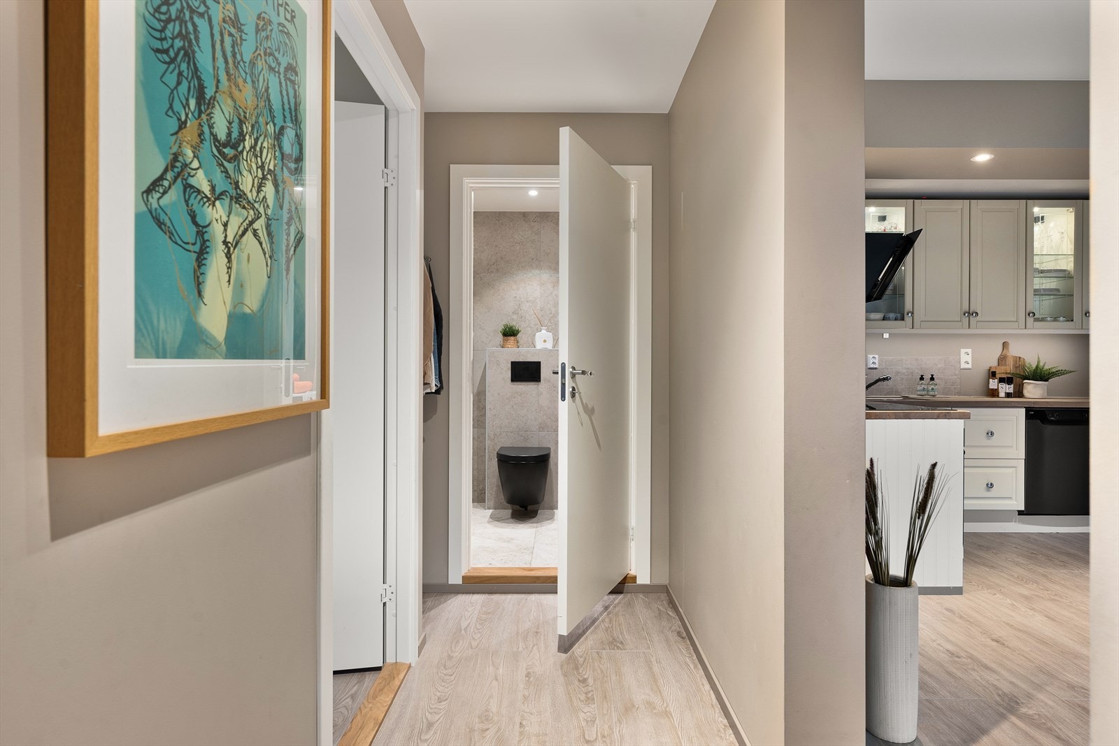 Innbydende og hyggelig gang/entré Galleribilde