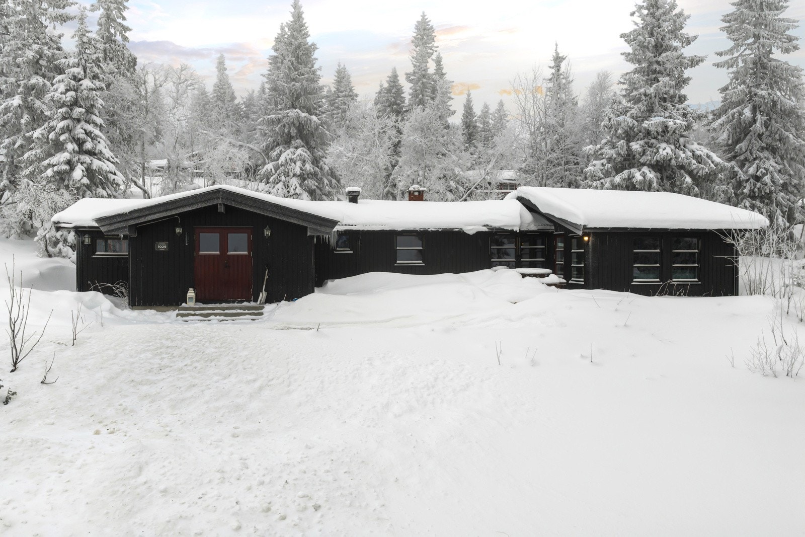 Hytta er særdeles innholdsrik med 6 soverom og 3 bad som vil gi både gode leieinntekter og plass for storfamilien. Galleribilde