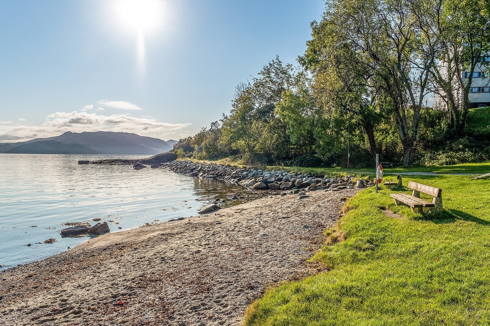 Like ved er også noen av byens flotteste tur - og rekreasjonsområder ved Godalen og Rosenli. Her kan en løpe seg en tur, bade, grille og kose seg på flotte sommerdager. Galleribilde