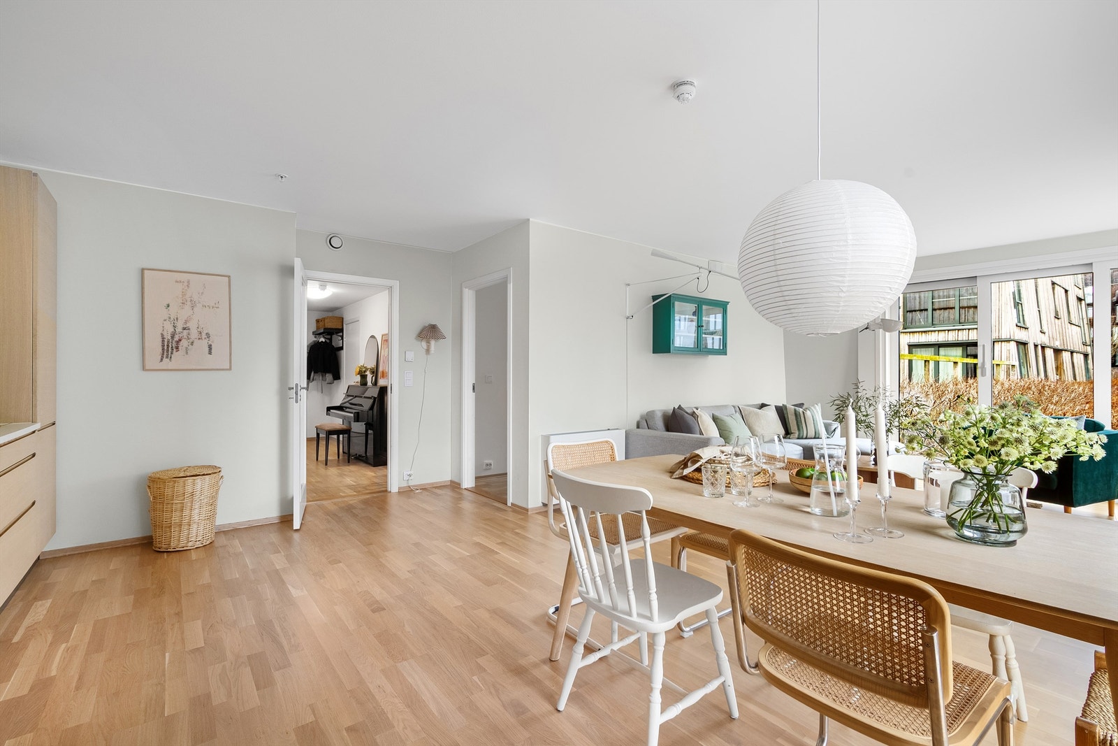 Soverom II ligger i denne delen av leiligheten. Dersom man ikke trenger 2 soverom, er dette et fint kontor, eller man kan ta det bort og ha større stue og kjøkken. Galleribilde