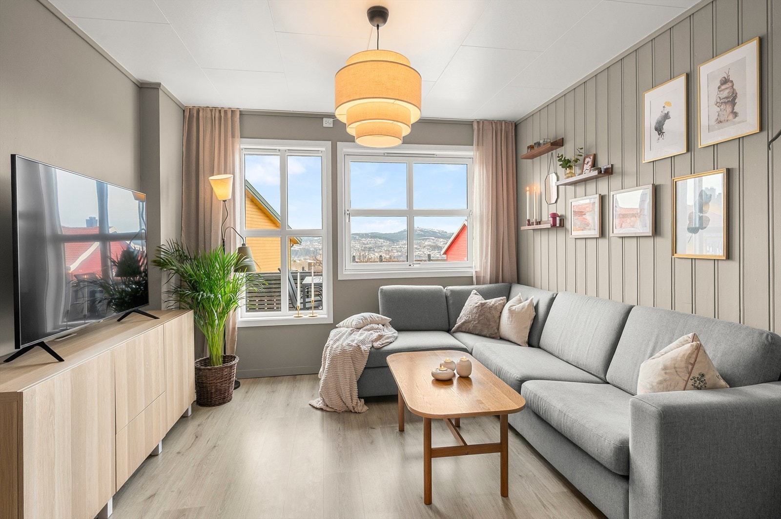 Leiligheten besitter en lys og romslig stue på 23m². Galleribilde