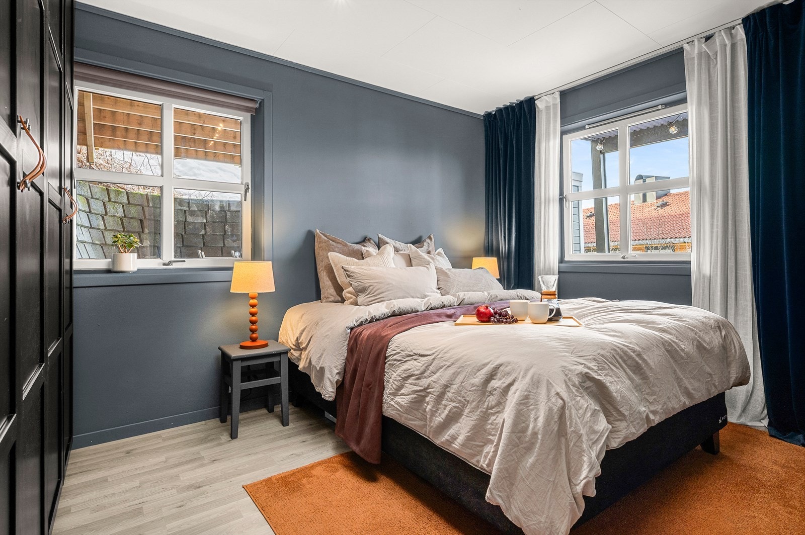 Hovedsoverommet er på 10,5m² med plass til f.eks. seng med nattbord på begge sider og et romslig garderobeskap. Galleribilde