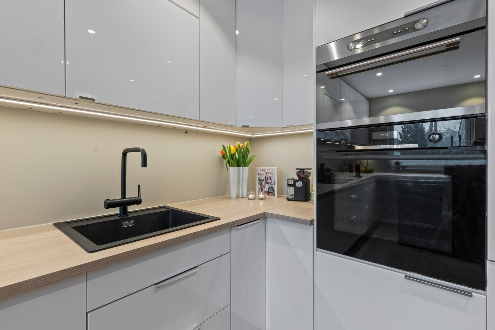 Vask og benkeplate ble oppgradert i 2023. Galleribilde