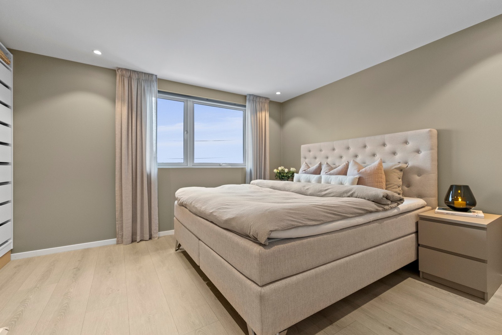 Et rolig område med lite trafikk og veier uten gjennomgangstrafikk. Galleribilde