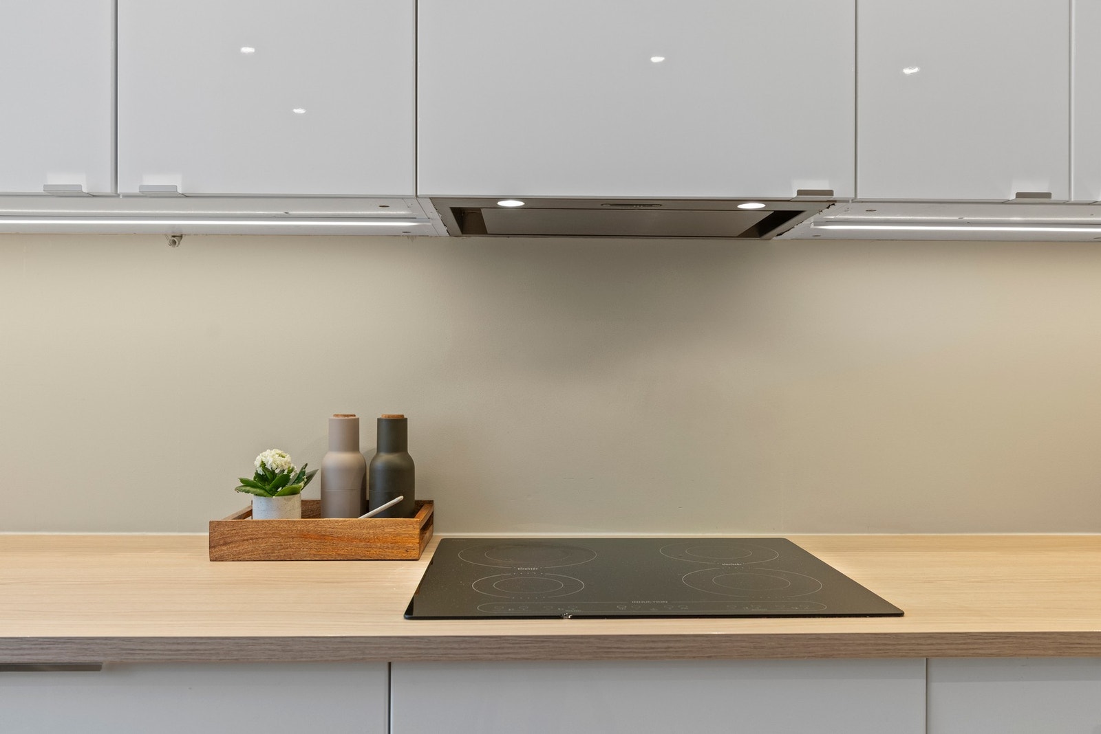 Avtrekk ført til friluft, slik at matlukt enkelt luftes ut. Galleribilde