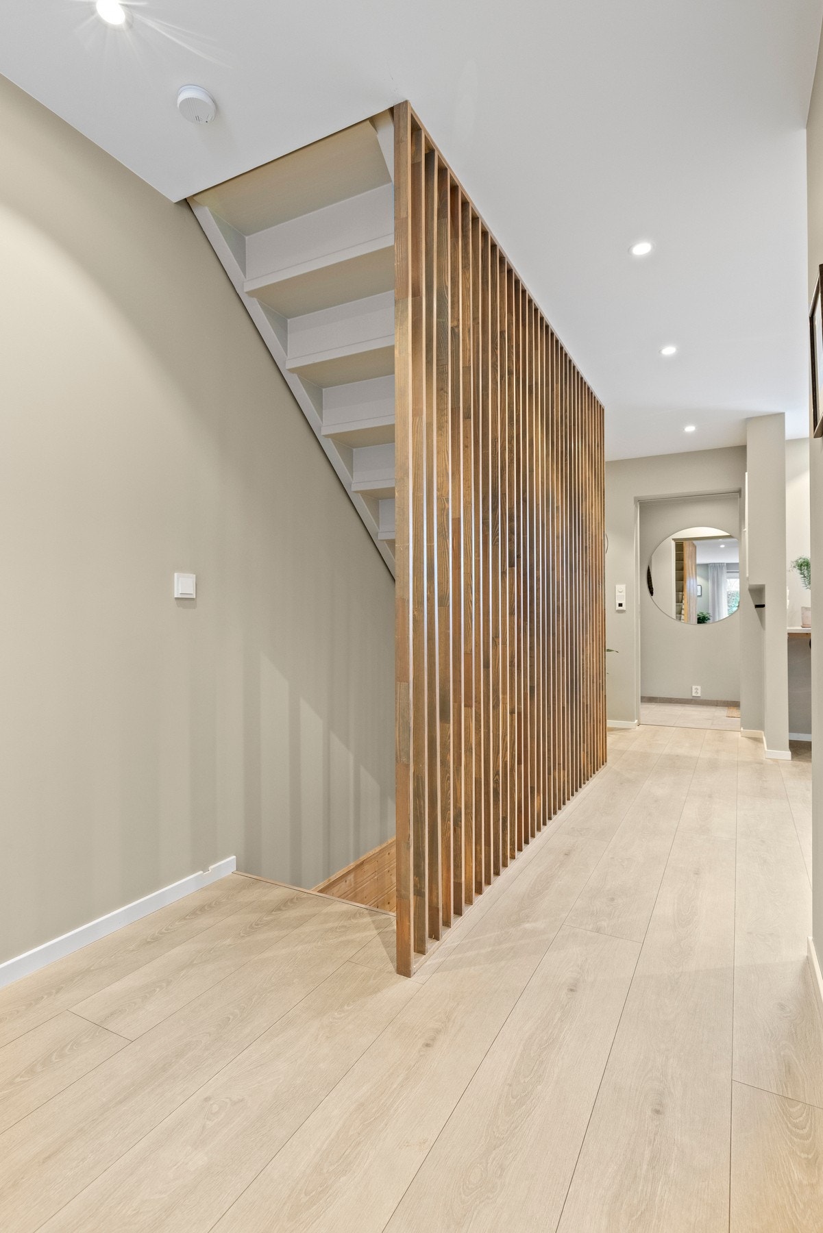 I kjelleren har boligen tre boder som gir gode oppbevaringsmuligheter. Galleribilde