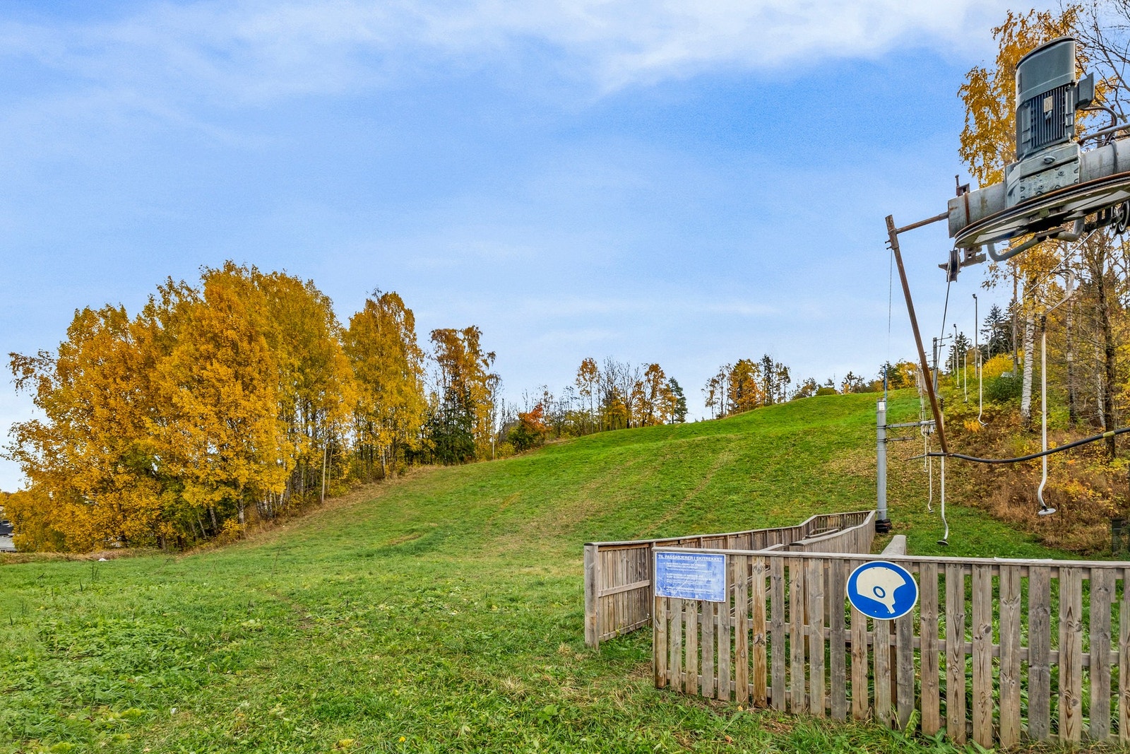 Jerikobakken er ett skitrekk som driftes av Lindeberg Sportsklubb Ski, herfra har man også direkte adkomst til Østmarka med bredt turnettverk Galleribilde