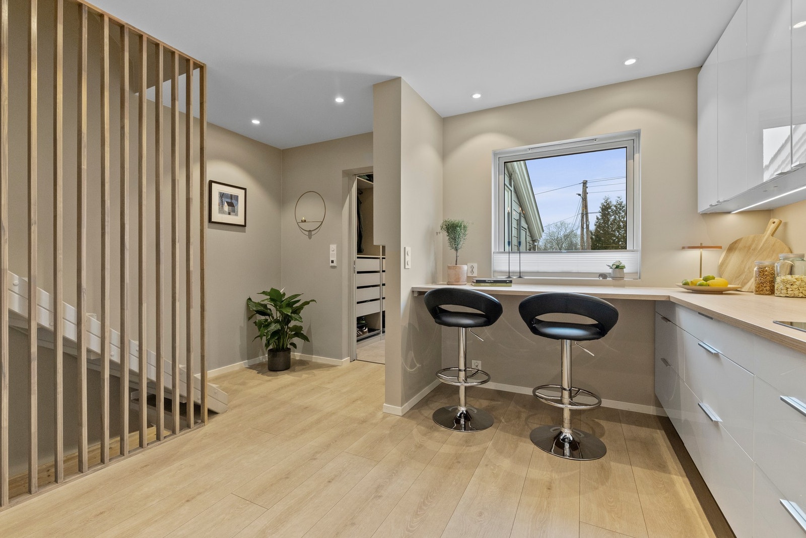 Dagligvarehandelen kan enkelt gjøres på blant annet Kiwi og Bazaar. Galleribilde