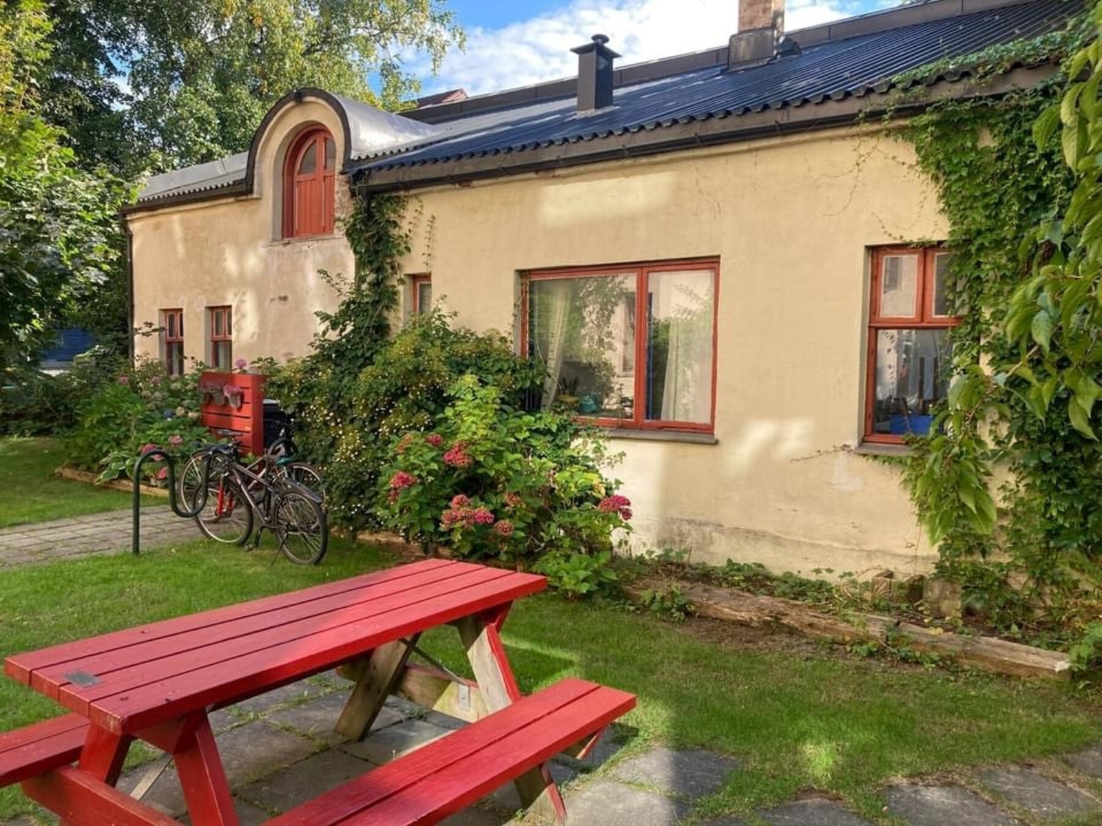 Stallen Bjølsen er et koselig lokale som kan leies av områdets beboere til selskaper og sammenkomster Galleribilde