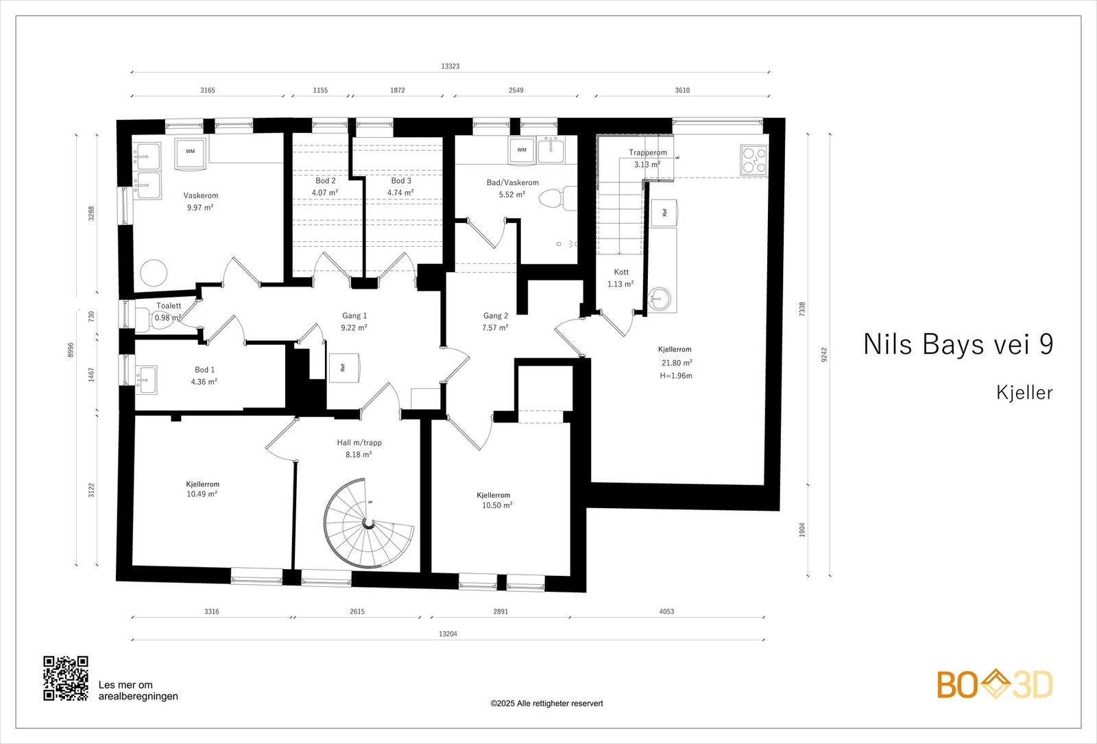Planskisse kjelleretasje 113 kvm BRA-i: trappehall, innredet soverom (ikke søkt godkjent til varig opphold), vaskerom, wc-rom, 3 boder, gang, gang 2, innredet soverom (ikke søkt godkjent som rom til varig opphold), bad/vaskerom, kjellerrom med innredet kj Galleribilde