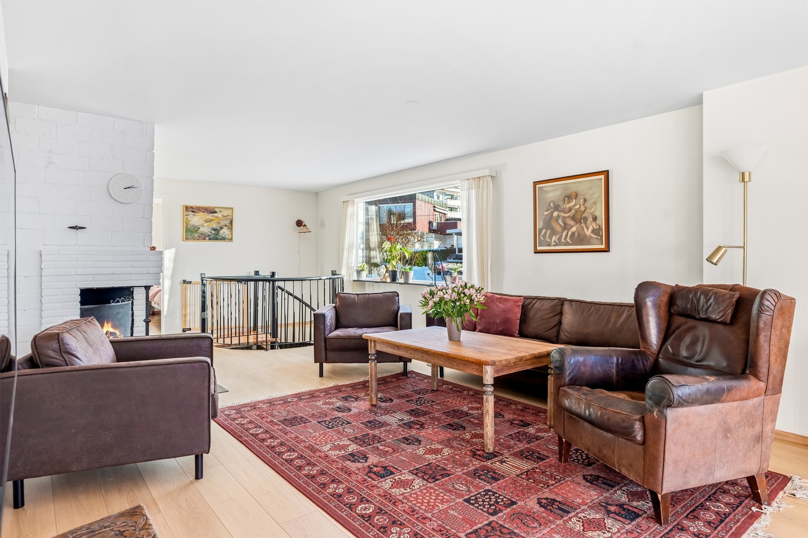 Det er godt med naturlig lys fra syd og vest. Galleribilde