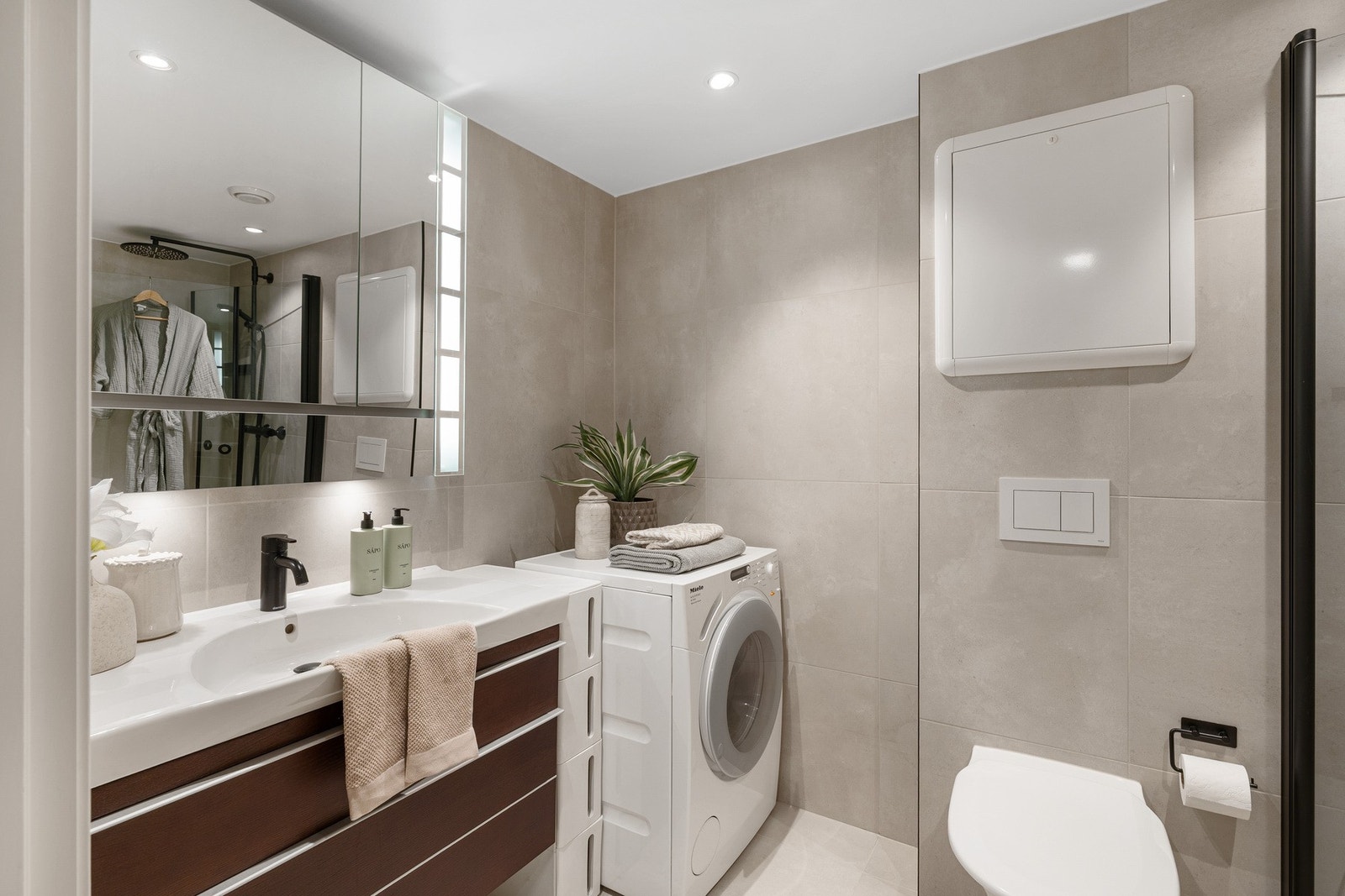 Delikat bad på 5 kvm. Oppusset i 2022 med garanti til 2027 (til oktober 2027). Ifö baderomsinnredning. TG1. Galleribilde