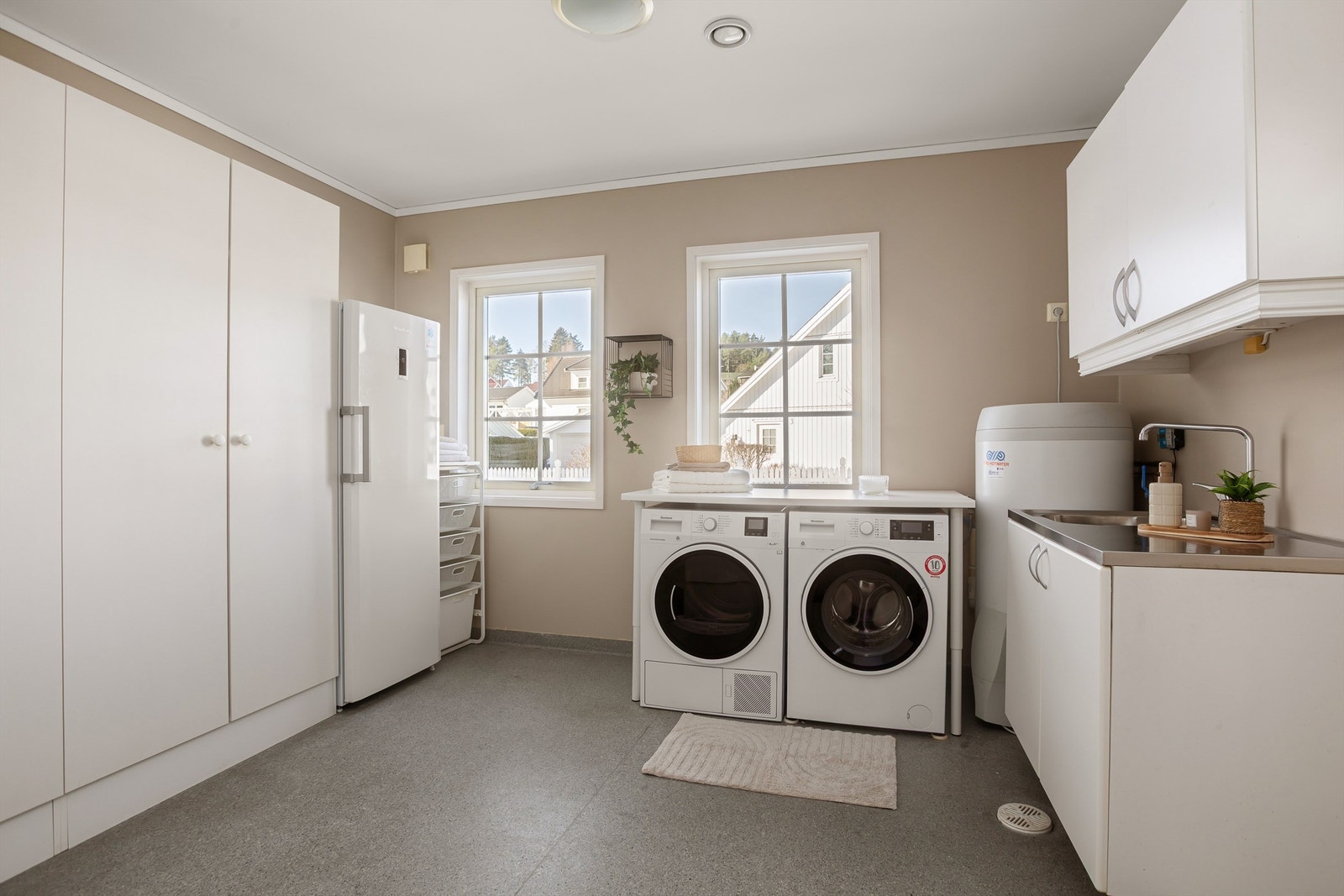 Et meget praktisk vaskerom i 1.etg Galleribilde