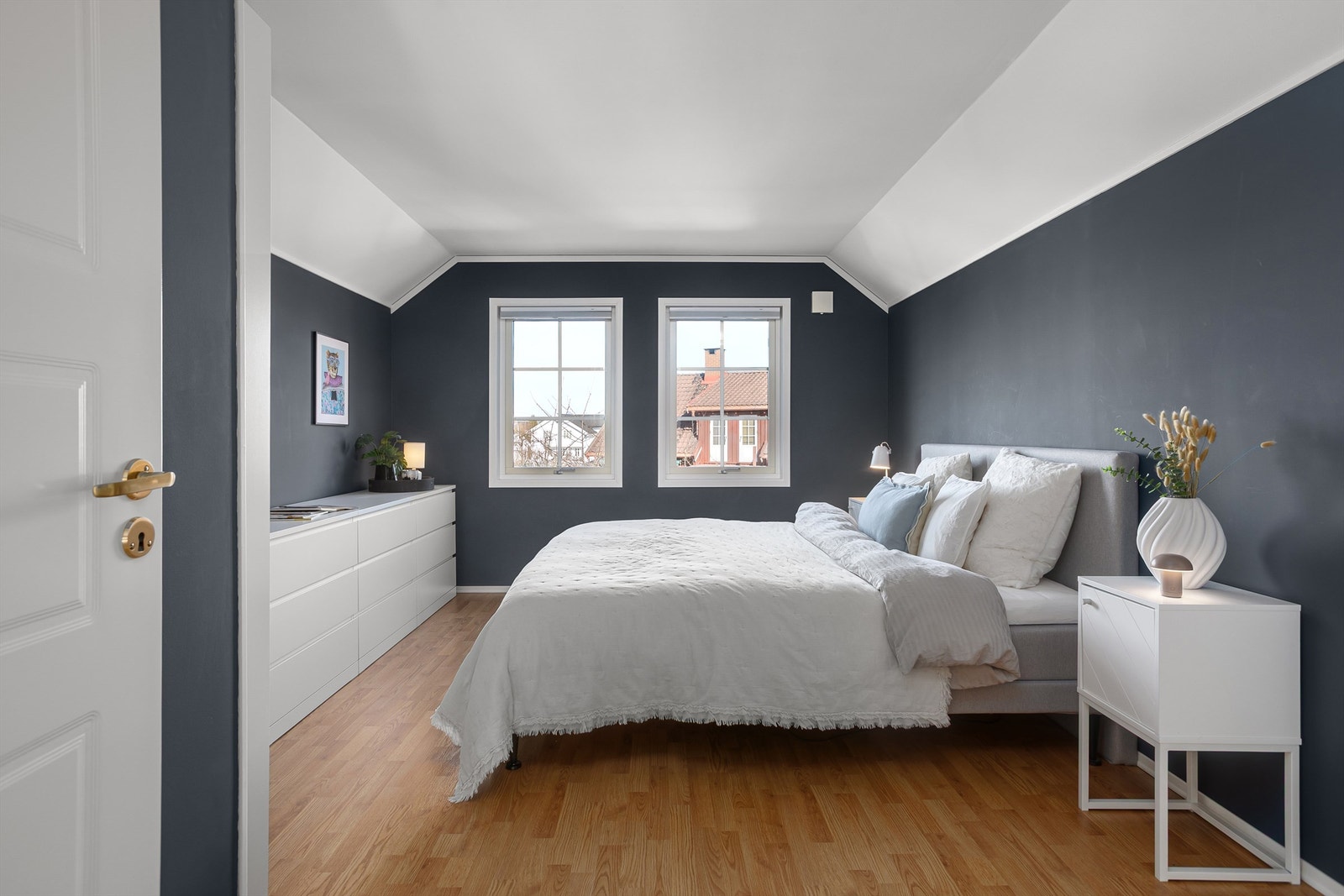 Soverom 1 er av god størrelse Galleribilde