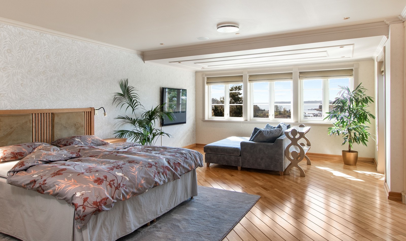 Hovedsoverommet ligger i en egen fløy, med bad og walk-in closet. Galleribilde