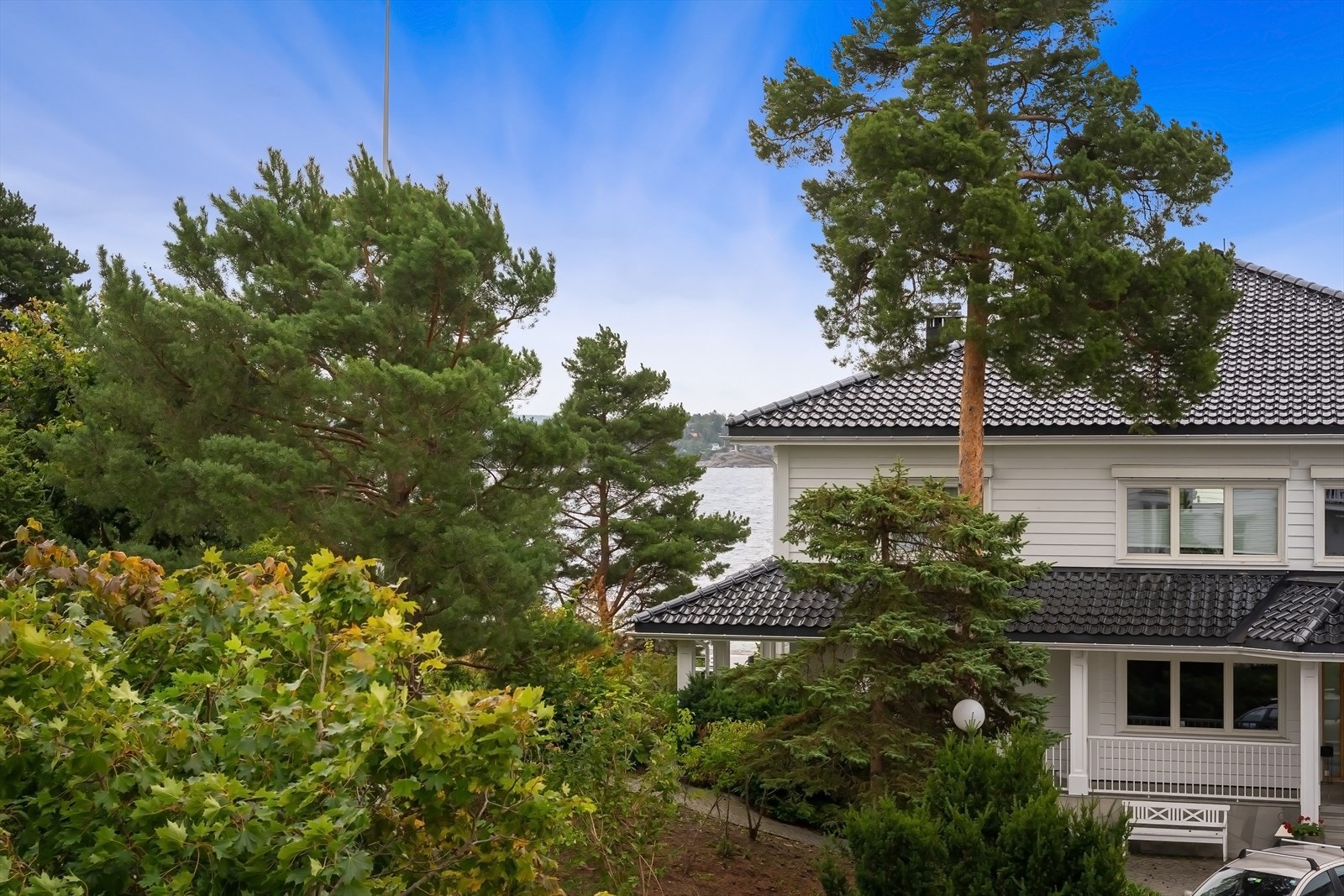 Fjordutsikt i flere retninger (bedre i virkeligheten enn på bilder, her mot Nesoddtangen) Galleribilde