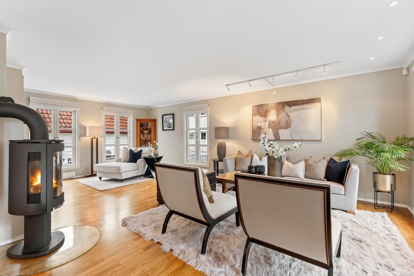 Stuen har flere soner og innredningsmuligheter Galleribilde