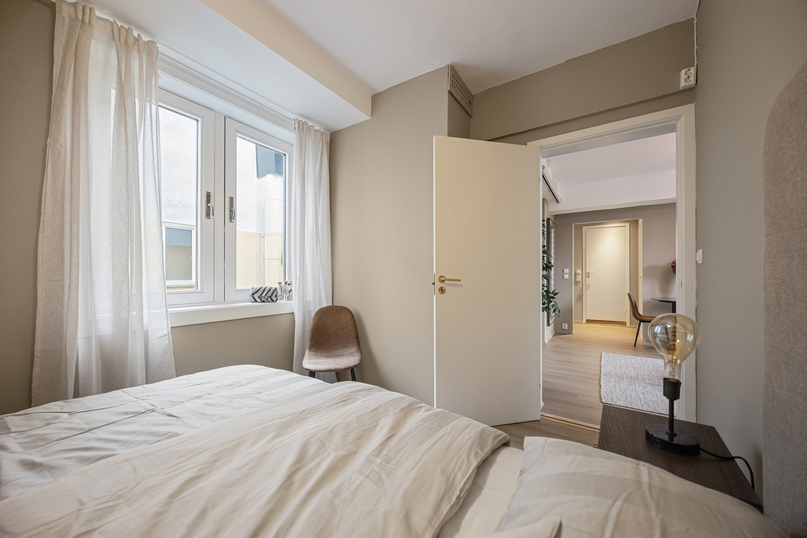 Soverom II er av god størrelse og vender ut mot stille indre gård. Galleribilde