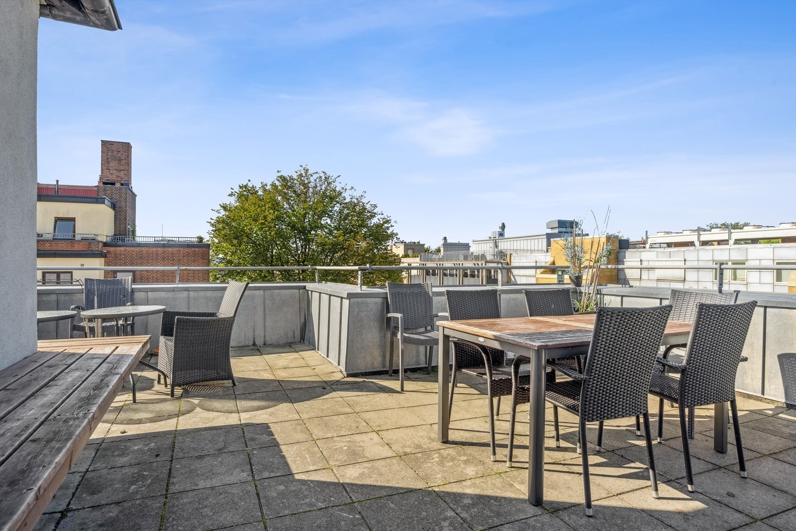 Leiligheten har direkte heisadkomst til felles takterrasse. Galleribilde