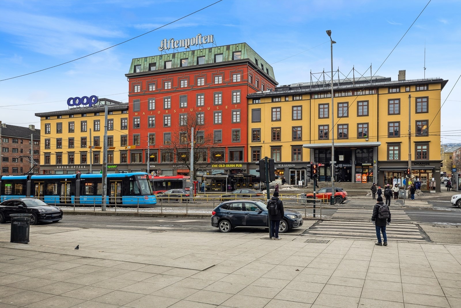 Bare 8 minutter unna ligger kollektivknutepunkt med buss, trikk og T-bane. Galleribilde