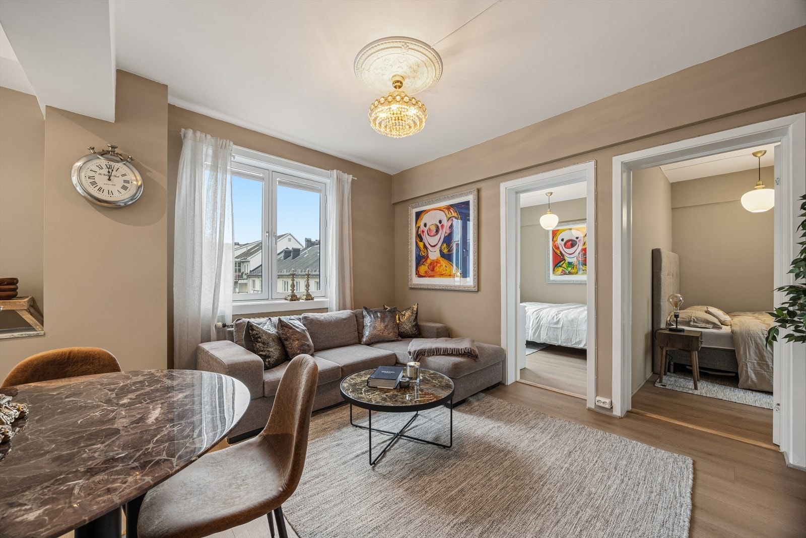 Hele leiligheten vender mot rolig bakgård. Galleribilde