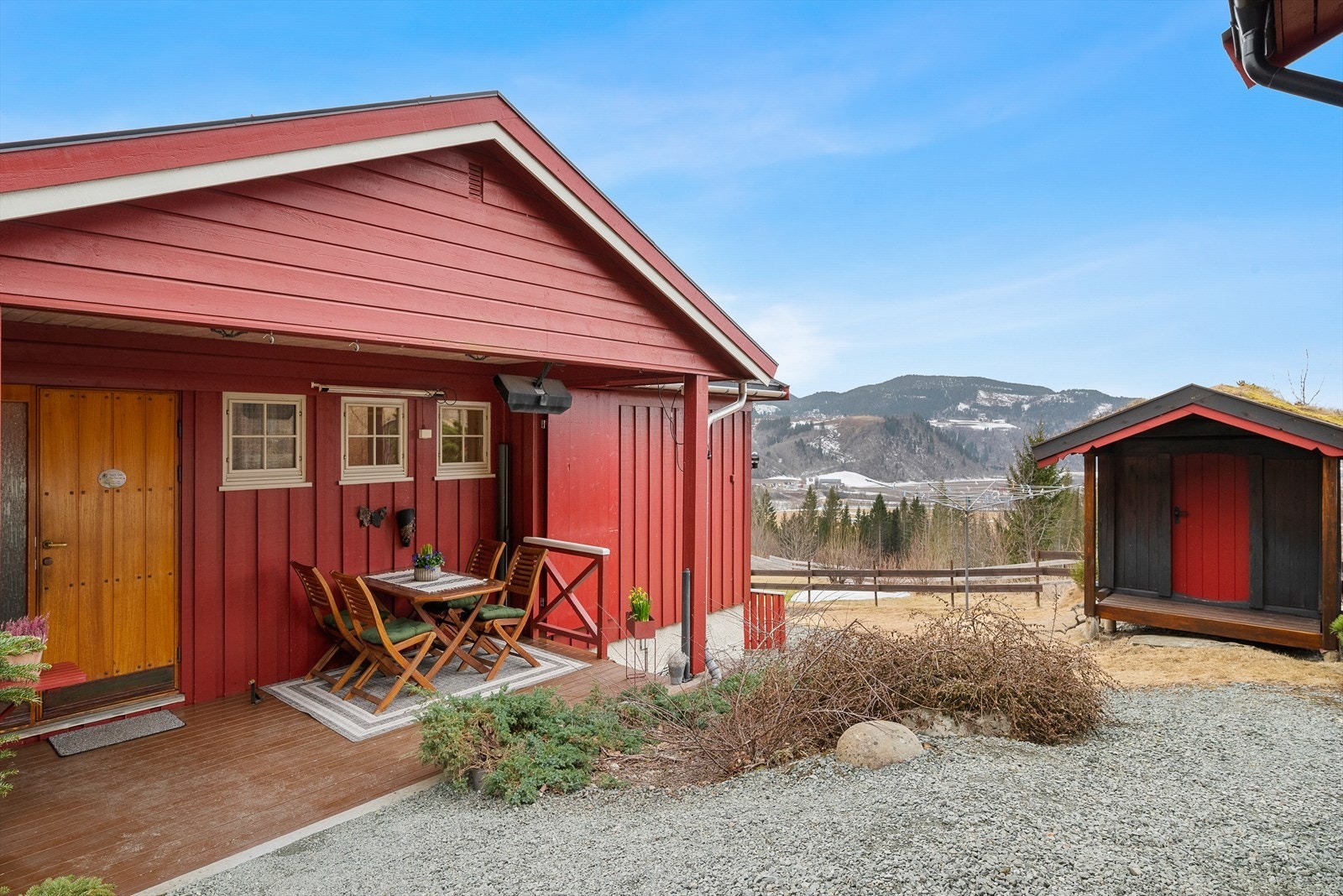 Garasjen har trefase kabelinnlegg og eget sikringsskap. Galleribilde