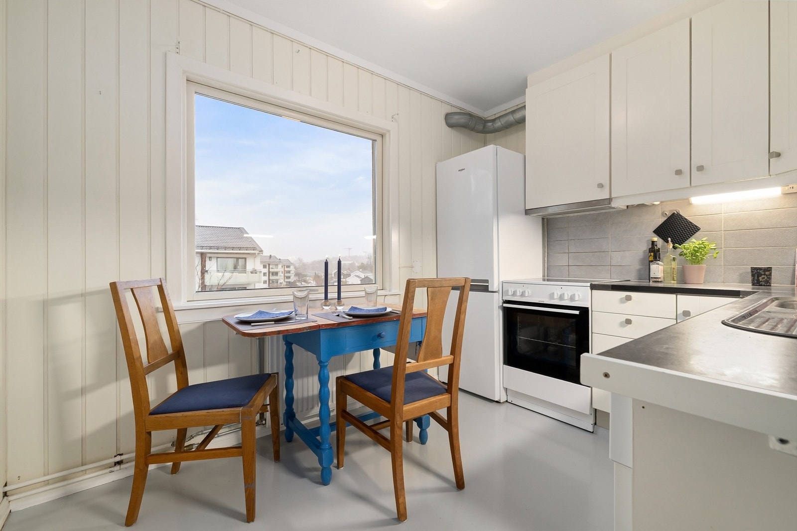 Ved frokostbordet ser man ofte soloppgangen i øst. Galleribilde