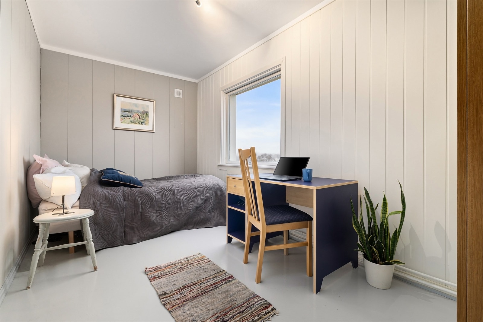 Soverom II har også godt med plass, og passer godt som gjesterom, barnerom og-/eller kontor. Galleribilde