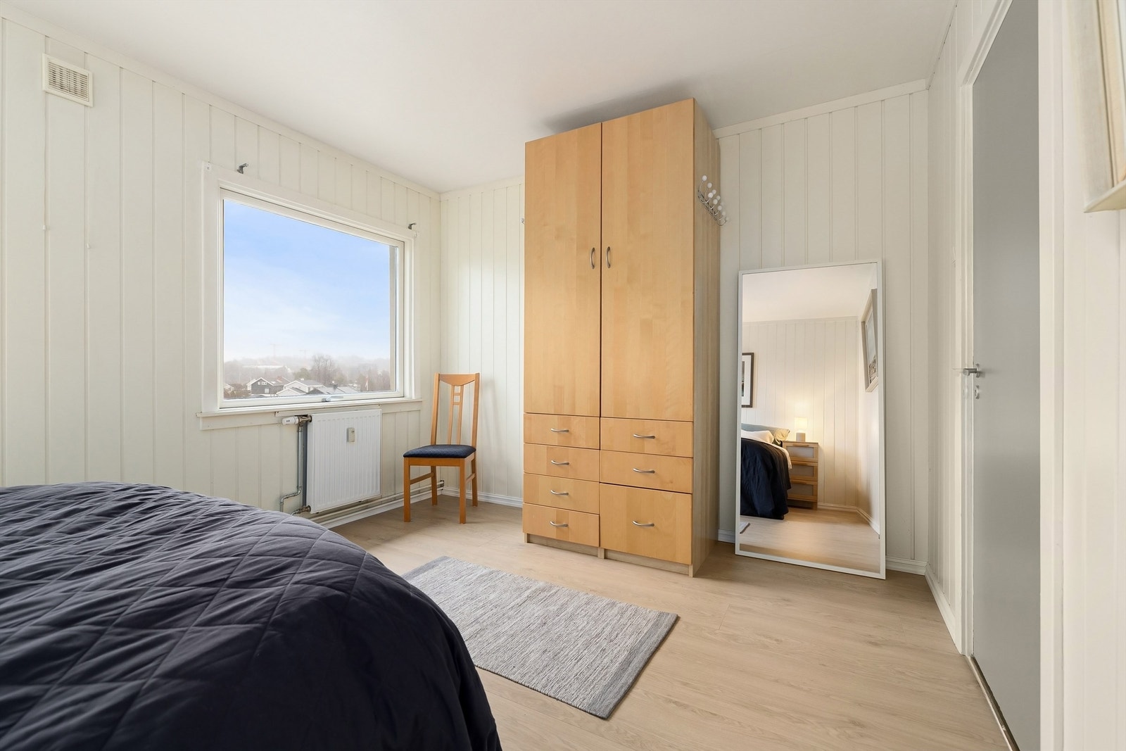 God plass til garderobeskap Galleribilde