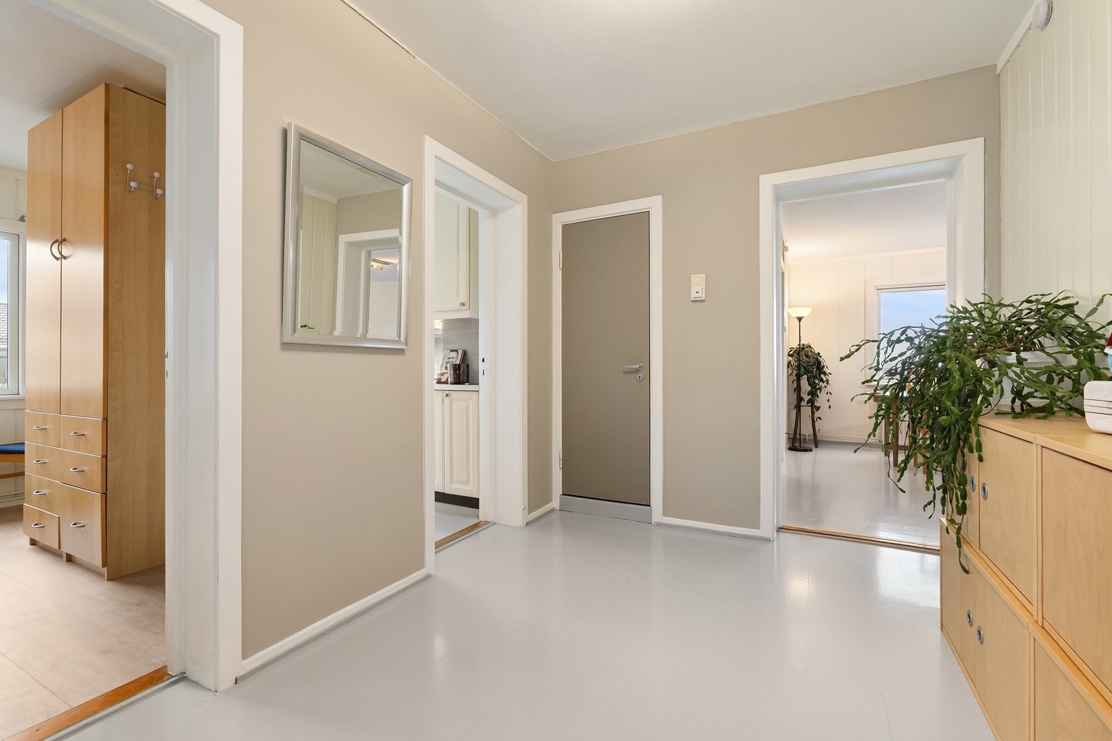 Gang/entré midt i leiligheten Galleribilde