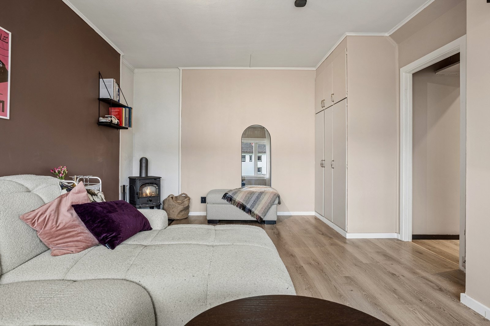 Praktiske garderobeløsninger i stuen. Galleribilde