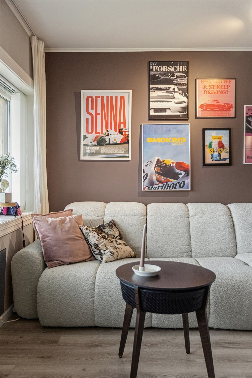 Plass til sofa og spisebord. Galleribilde