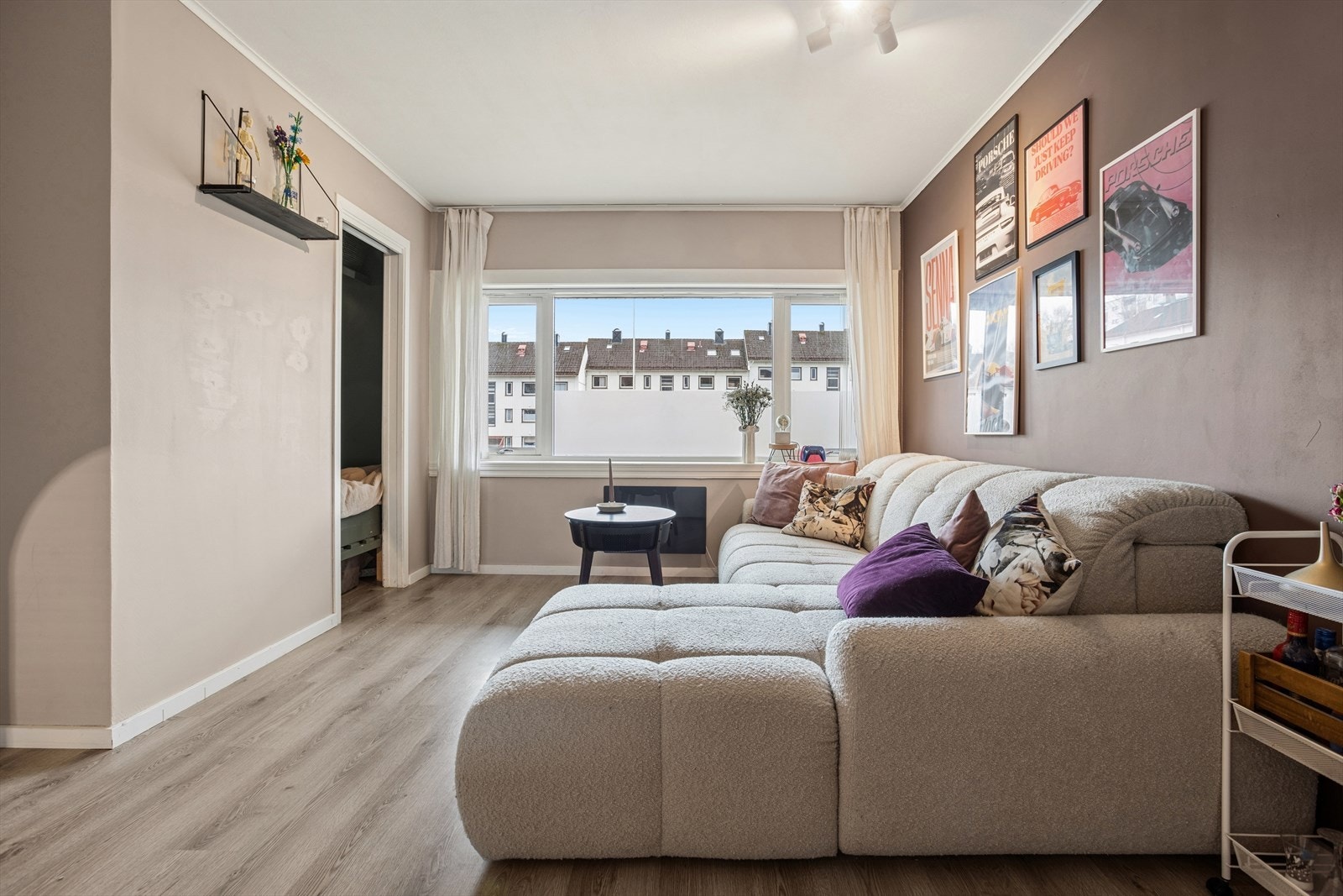 Sørvendt beliggenhet, med vinduer fra 2007. Galleribilde