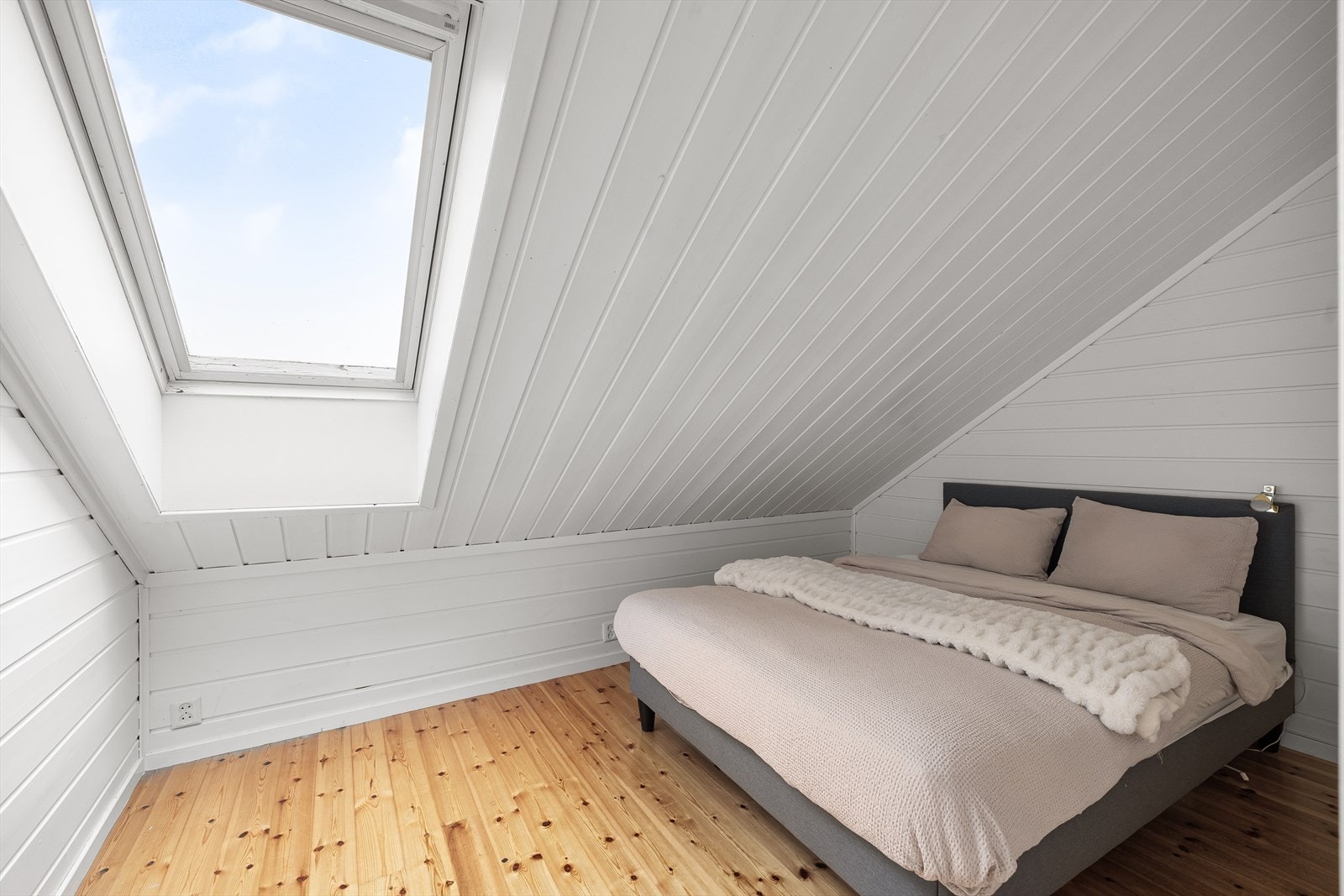 Soverom 4 har, som de øvrige rommene, god størrelse og passer som gjesterom eller hobbyrom. Galleribilde