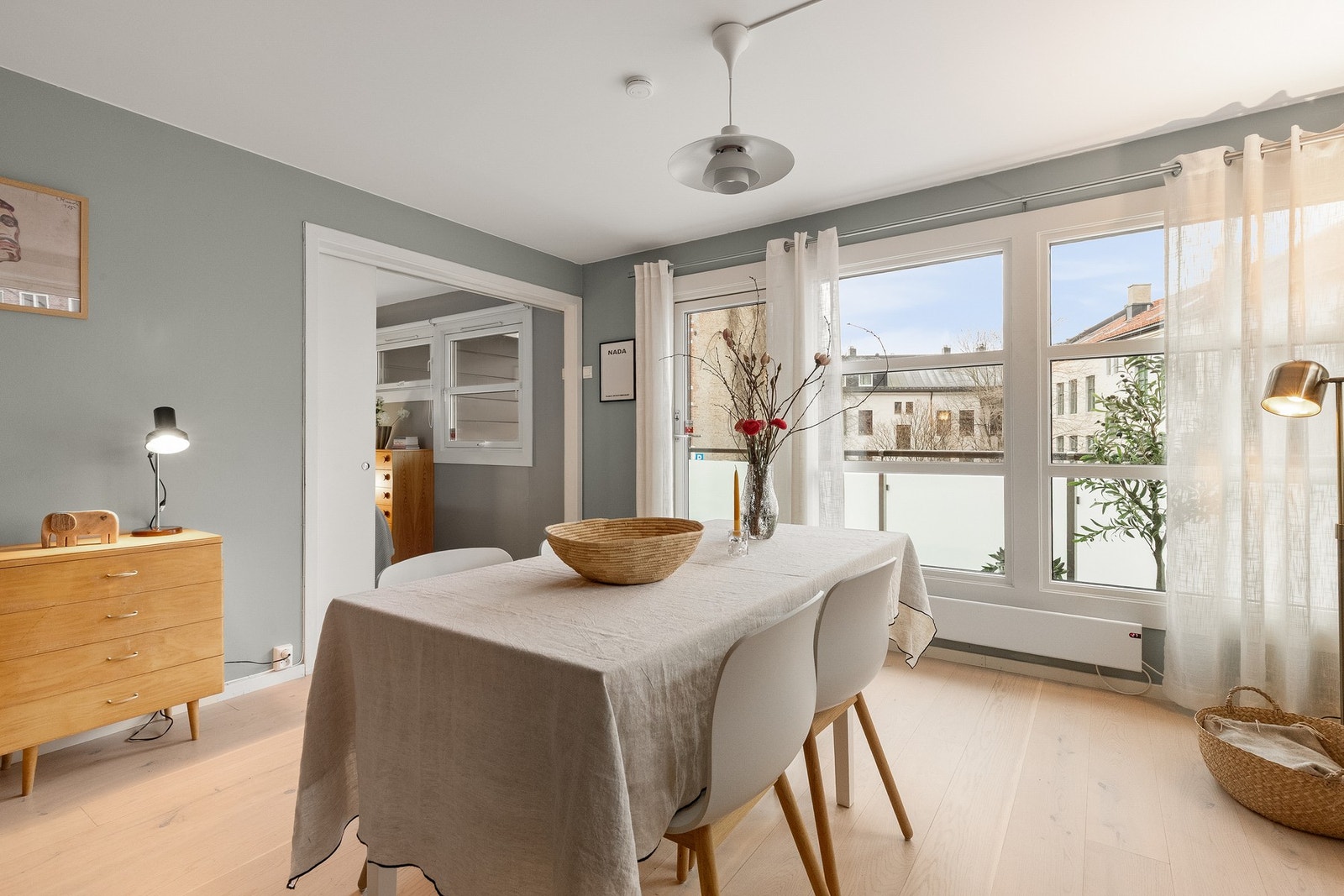 Leiligheten har en sosial planløsning! Galleribilde