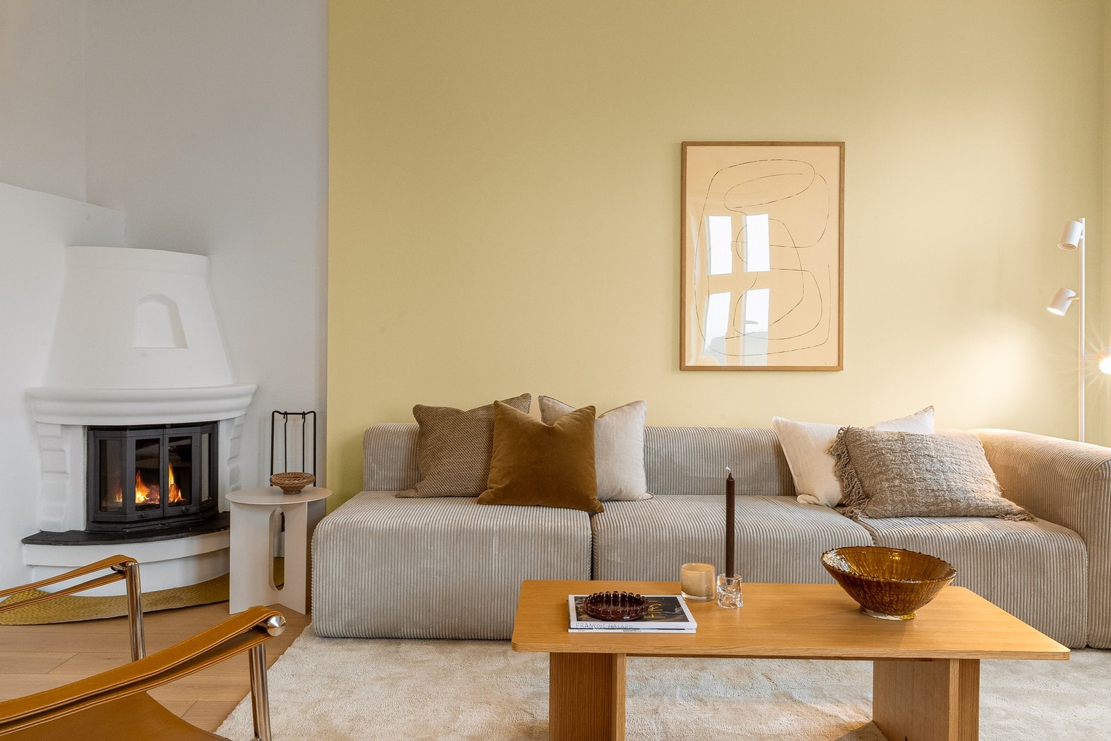 I tillegg har stuen en flott peisovn som er med på å skape en ekstra god atmosfære på kjølige høst- og vinterkvelder. Galleribilde