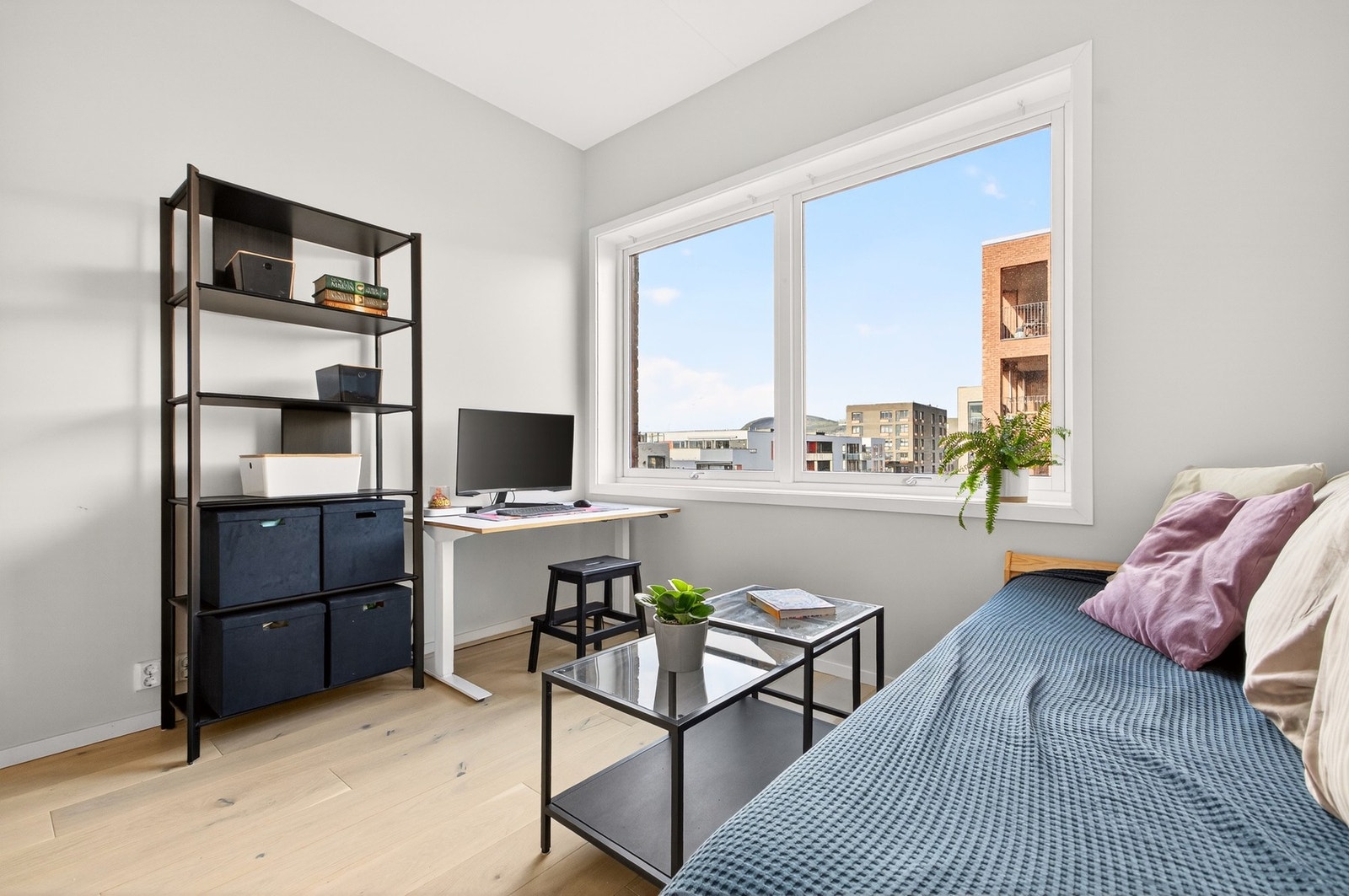 Utleiedelen har åpen stue-og kjøkkenløsning Galleribilde