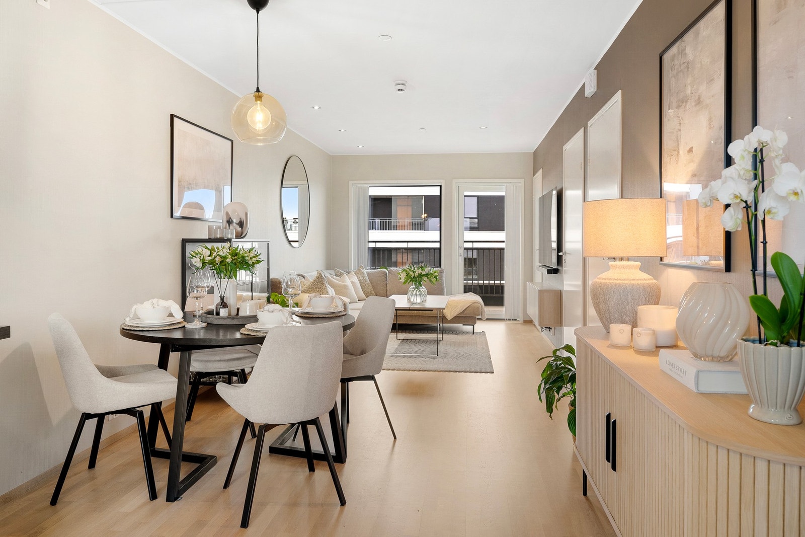 En lys og moderne 2-roms selveierleilighet i øverste etasje. Galleribilde