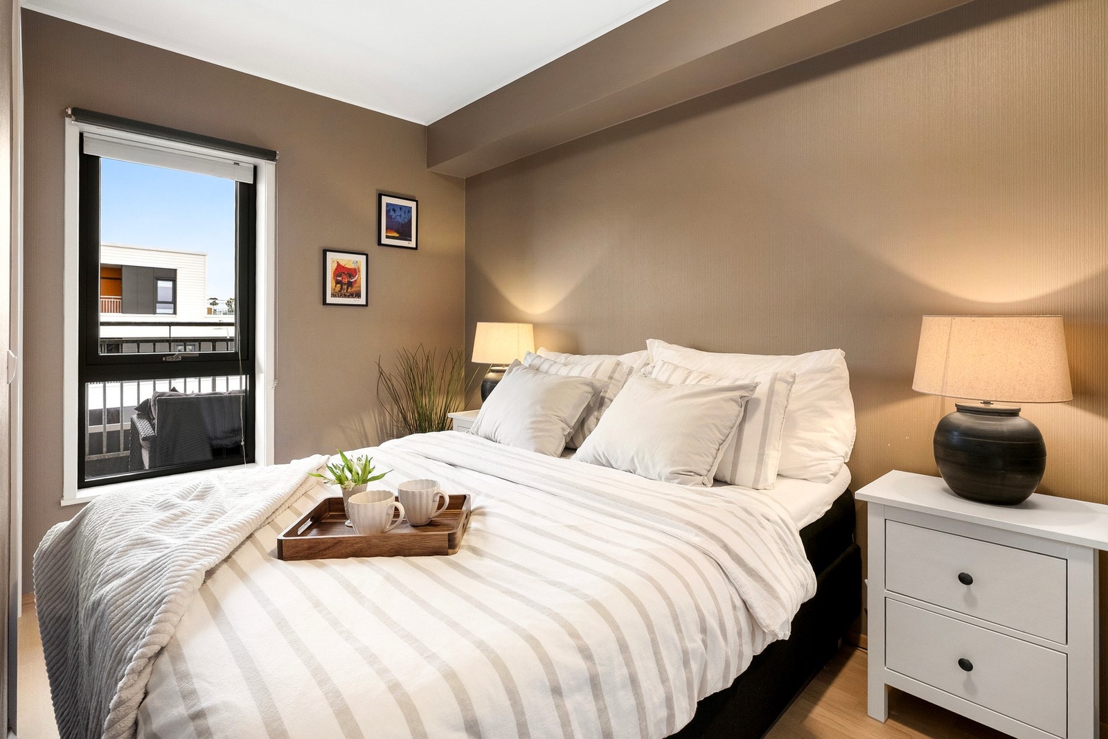 Soverommet i leiligheten holder en god standard og er malt i en behagelig tone som skaper en lun atmosfære. Galleribilde