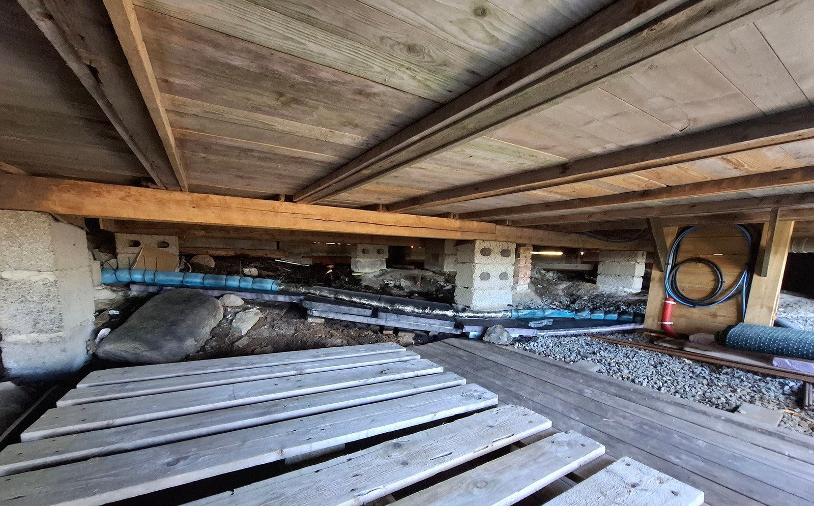 Bilde tatt inn under hytten nå i september, god lufting, lett tilgjengelig! Galleribilde