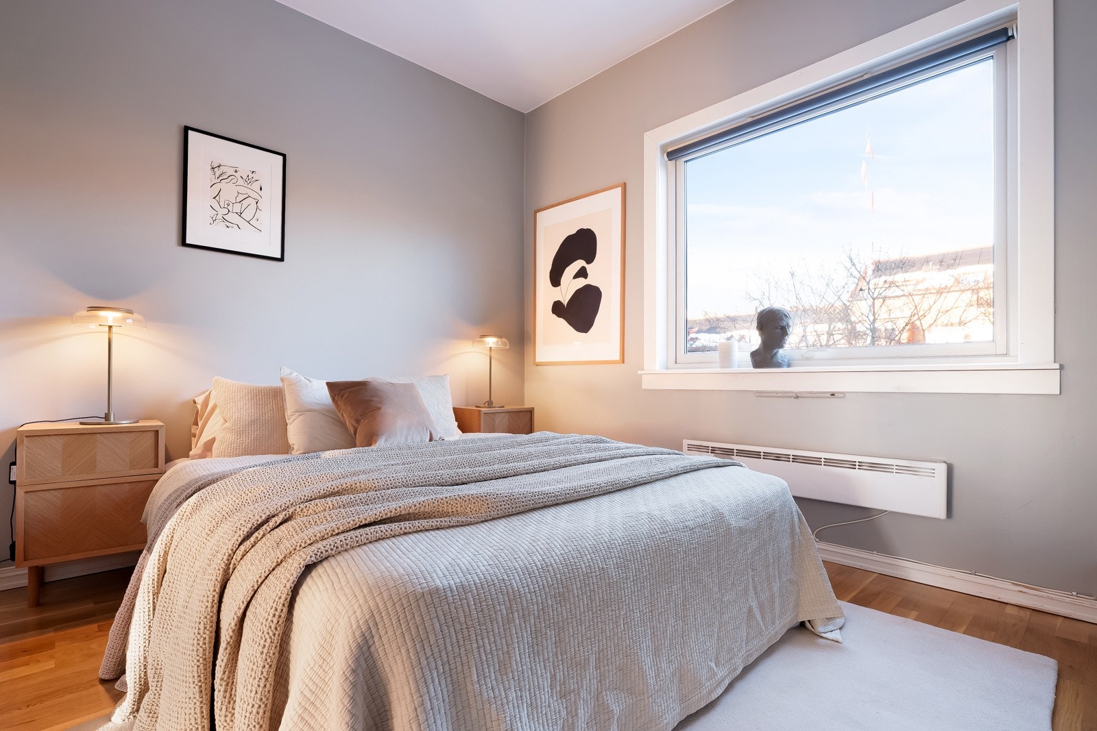 Leiligheten har to flotte soverom som vender mot en rolig bakgård. Galleribilde