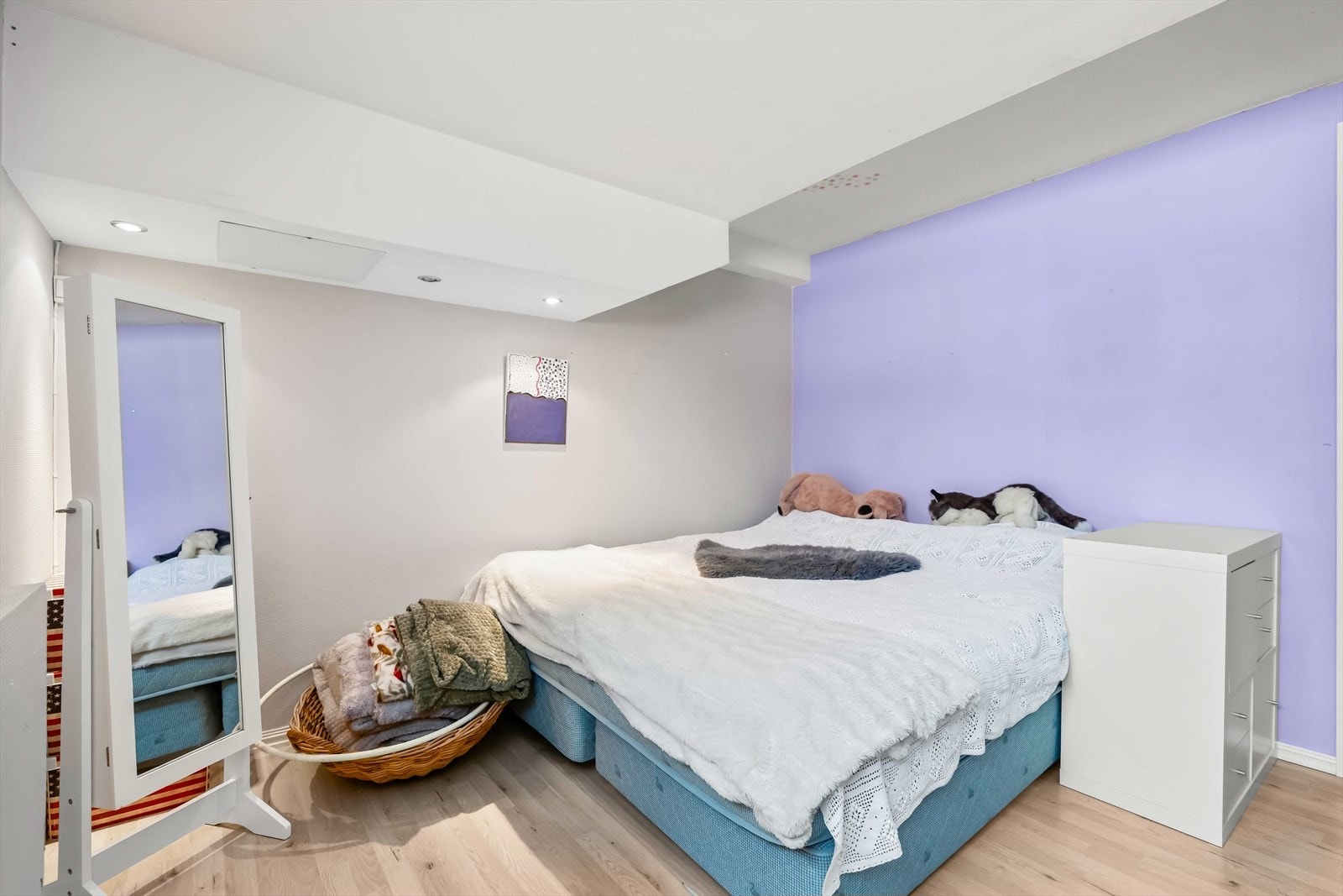 Leiligheten har tre soverom av varierende størrelse, alle med gode bruksmuligheter. Galleribilde