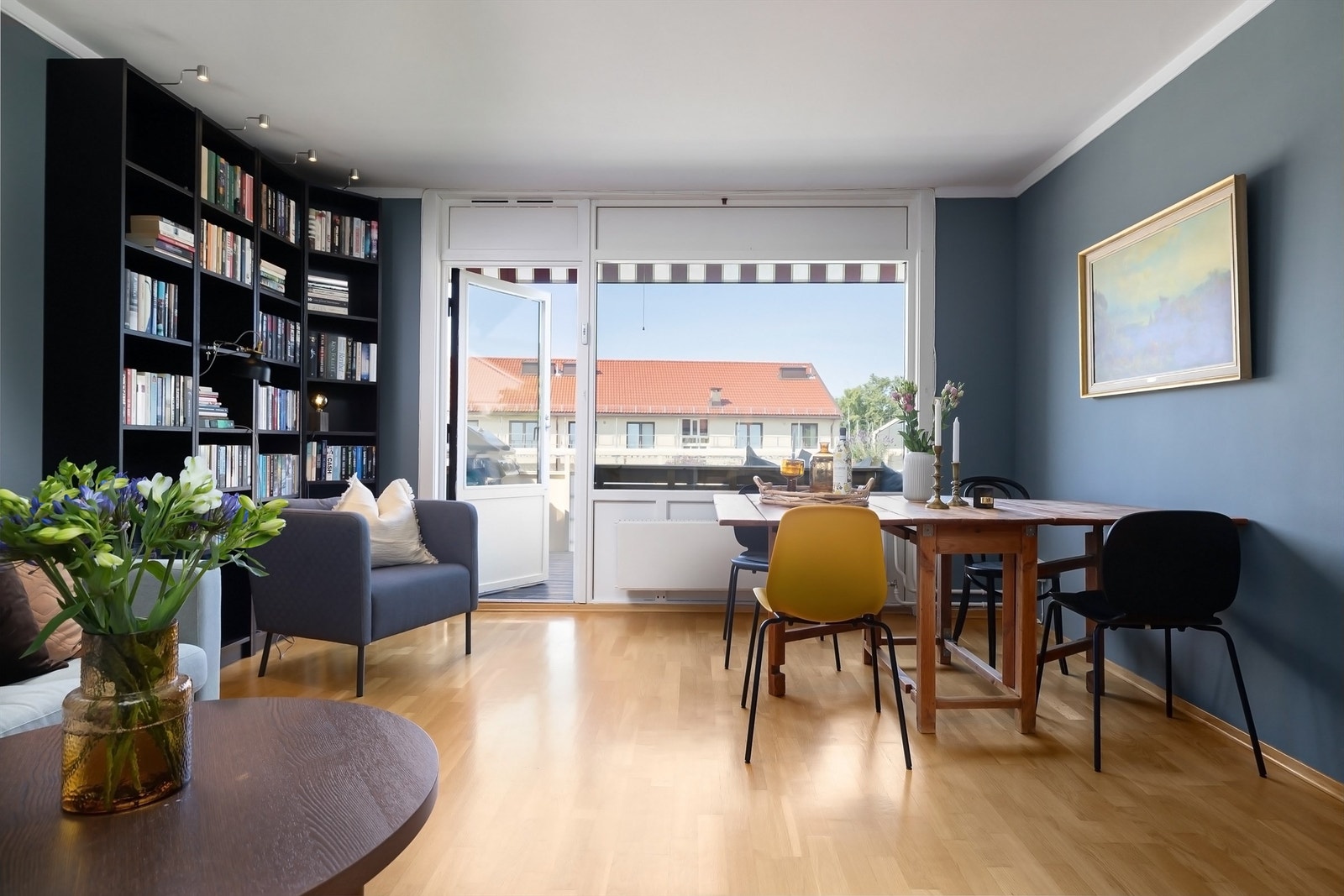 Borettslaget har nylig byttet vinduer, balkongdør og etterisolert fasaden Galleribilde