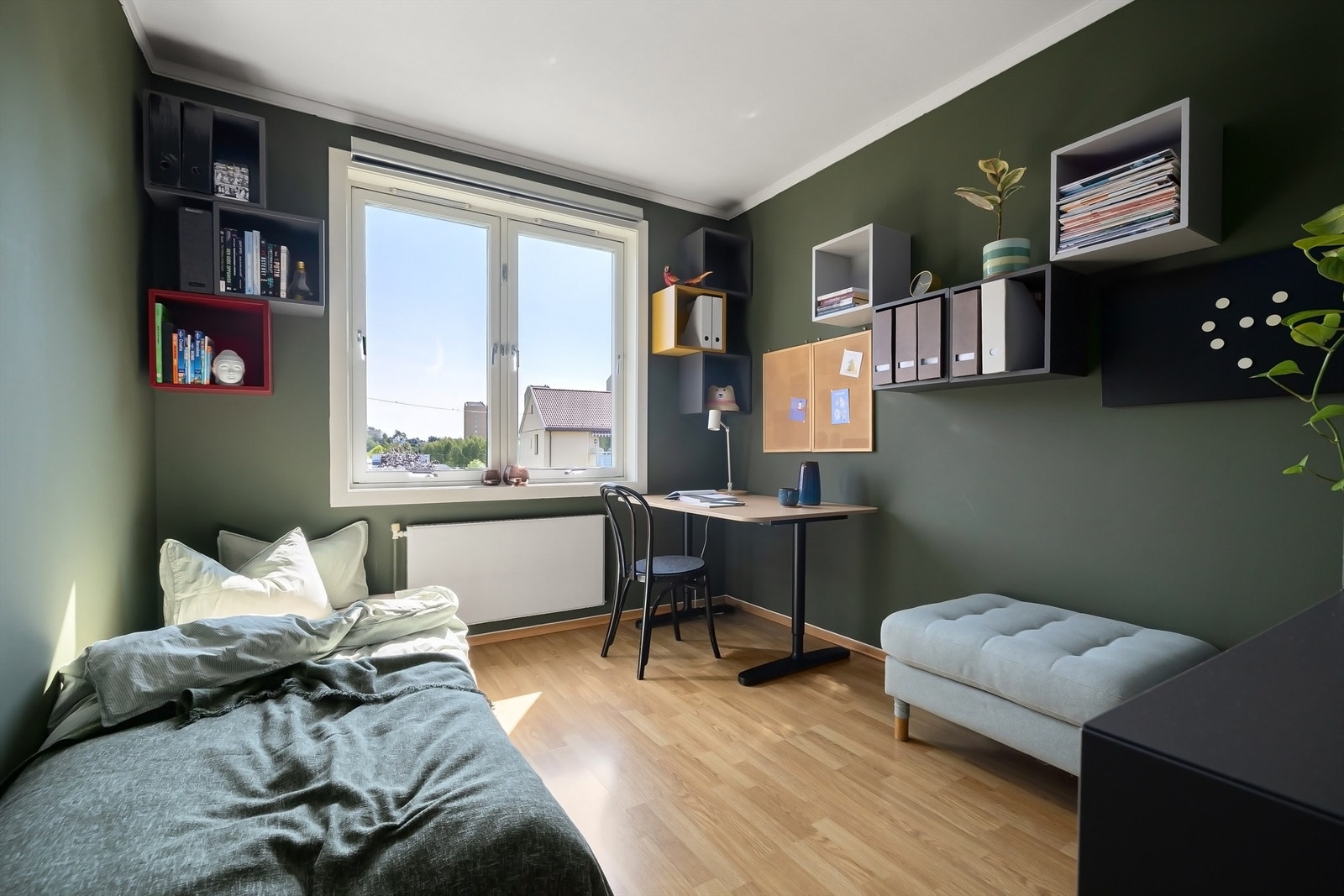 Soverom II er og av god størrelse og egner seg like godt som både barnerom, gjesterom og kontor! Galleribilde