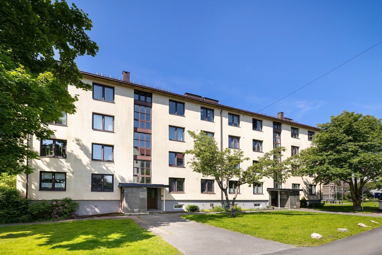 Fasade - Boligen er tilknyttet Årvoll Vest borettslag, som er et svært populært og veldrevet borettslag på Årvoll! Galleribilde